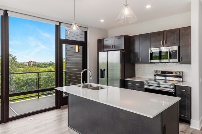 Building Photo - The Pierce at 7 Van Buren