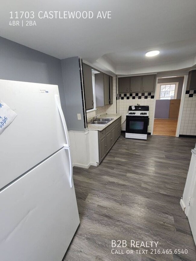 Building Photo - 11703 Castlewood Ave