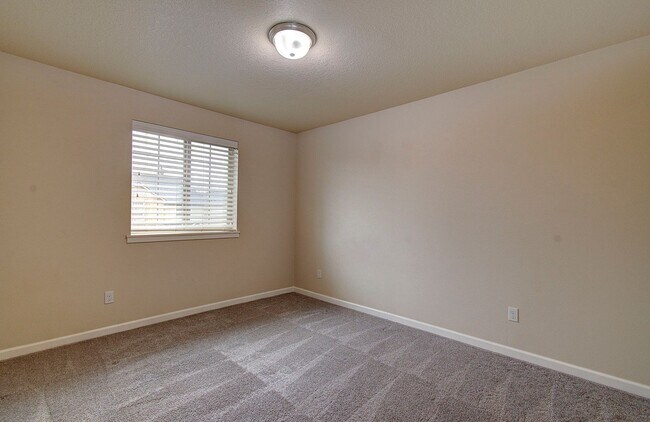 Building Photo - Charming 4 bd 2.5 ba Vancouver Home - Available Now!