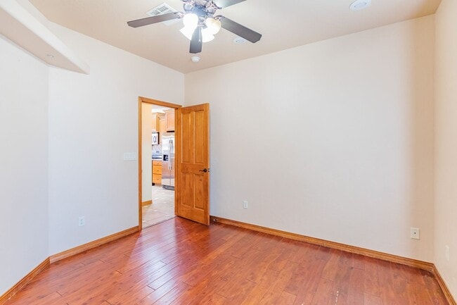 Building Photo - Beautiful Spacious 4 bedroom 2 bath House!