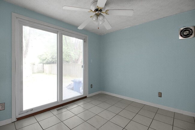 Building Photo - 2138 Sprucefield Dr