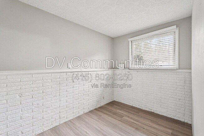 Building Photo - 3531 Tewksbury Dr SW