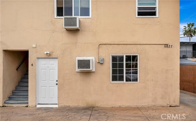 Building Photo - 6827 Simpson Ave