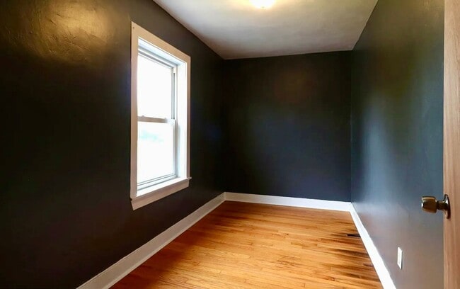 Building Photo - Charming 3-Bedroom Home with Office in How...