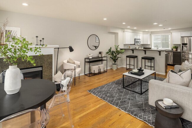 Building Photo - 3Bd/2.25Ba Seattle Townhouse