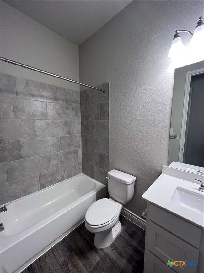 Building Photo - 535 Orchard Way