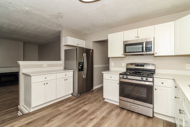 Building Photo - 5875 Bellingrath Way