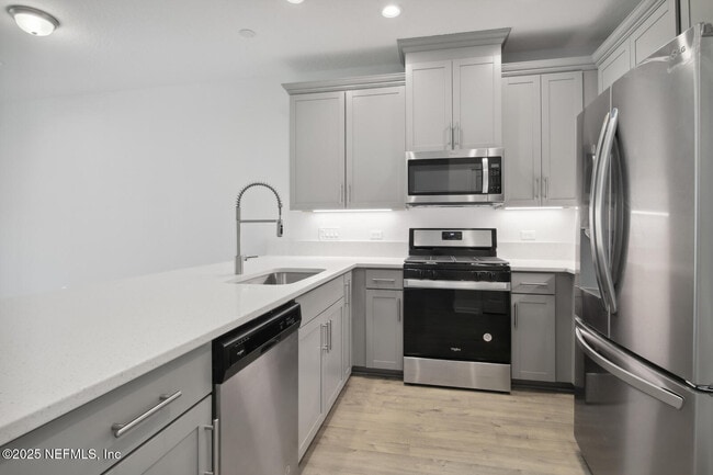 Building Photo - 95 Pinebury Ln