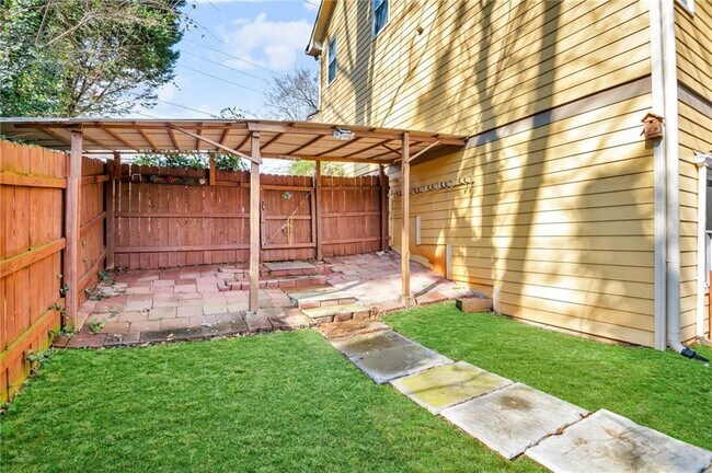 Building Photo - 1093 3rd St