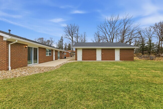 Building Photo - 84 Lasalle St