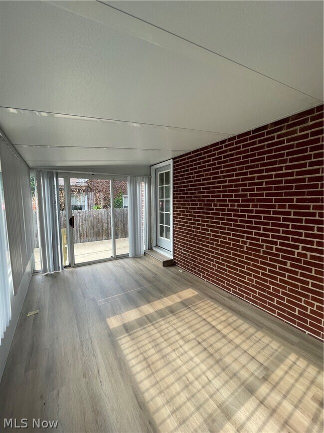 Building Photo - 2128 6th St
