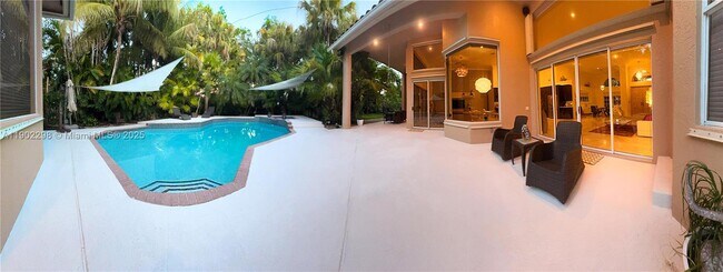 Building Photo - 375 Sabal Way