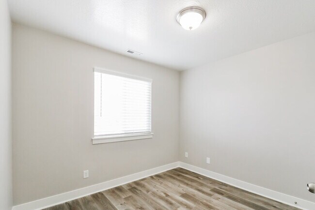 Building Photo - 3770 N Downwater St