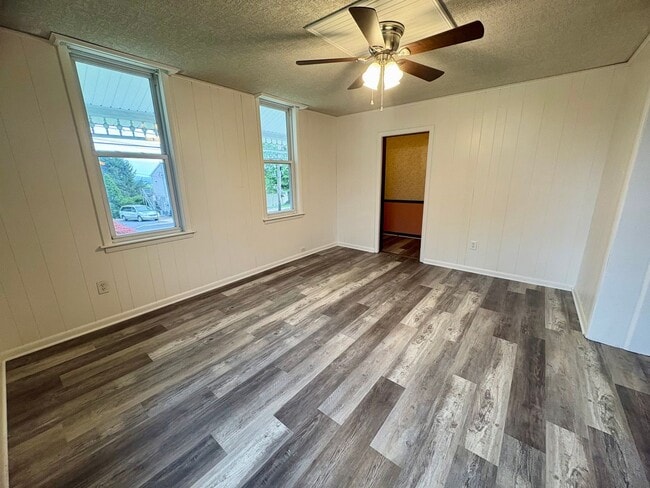 Building Photo - 3 Bedroom 1 Bathroom in Lebanon!