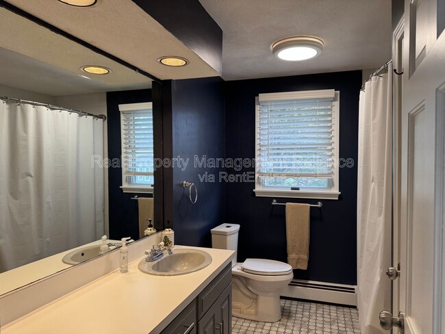 Building Photo - 14 Ravenna Ave