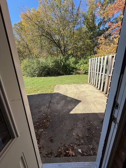 Back Patio/Yard - 307 June Marie Dr