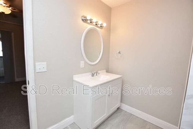 Building Photo - 2241 9th St SE