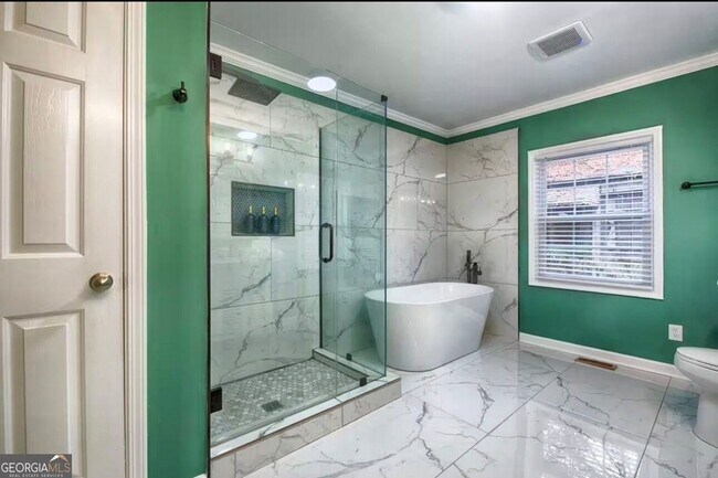 Building Photo - 1225 Graymont Dr SW