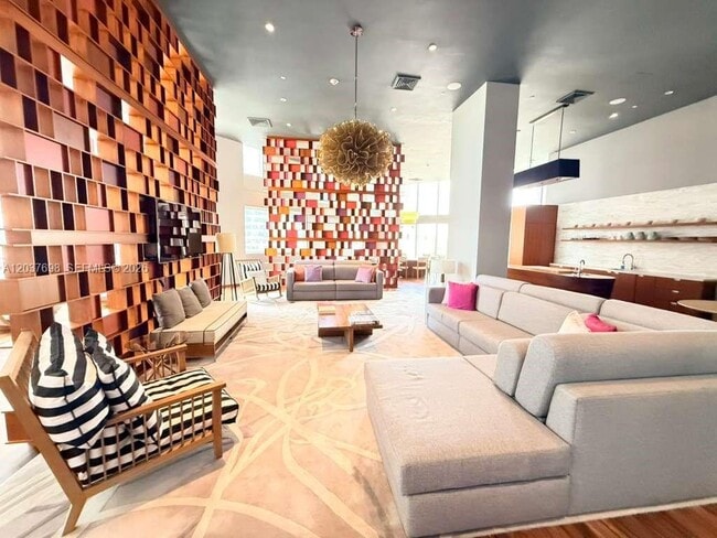 Building Photo - 1300 Brickell Bay Dr
