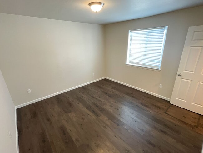 Building Photo - 275 Rickenbacker Ave