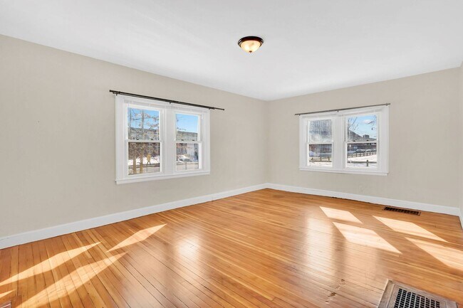 Building Photo - 157-159 Pleasant Street