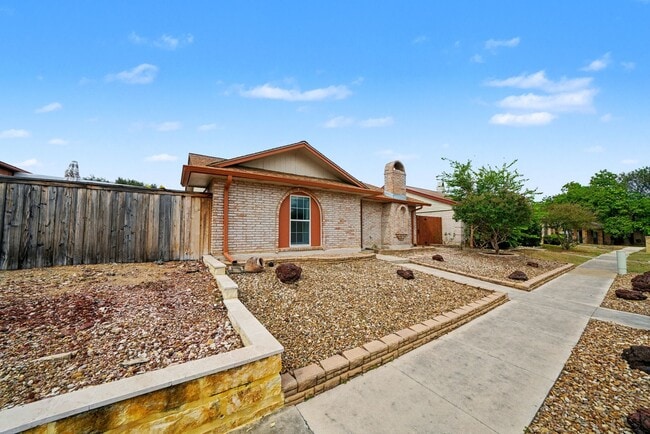 Building Photo - Charming 3-bed, 2-bath home in Universal C...