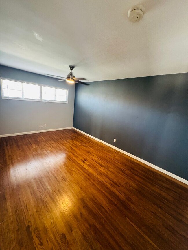 Building Photo - Charming property in Bakersfield – Minutes...