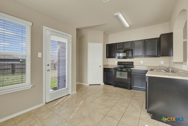 Building Photo - 1512 Doncaster Dr