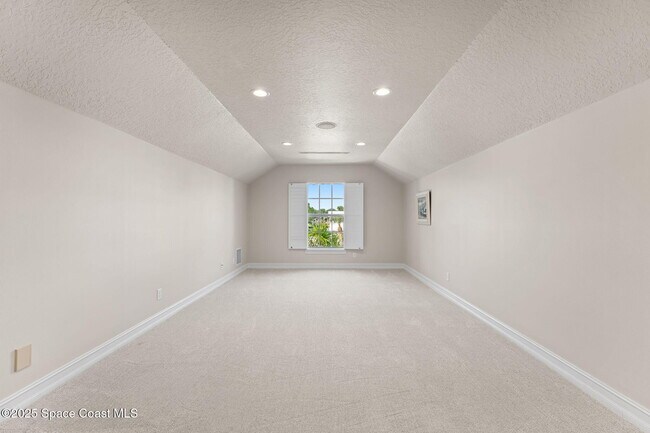 Building Photo - 133 Windemere Pl