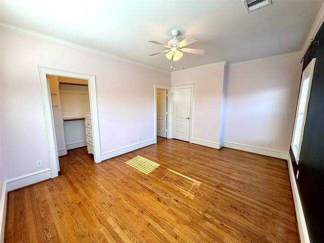 Building Photo - 2710 Nicholson St