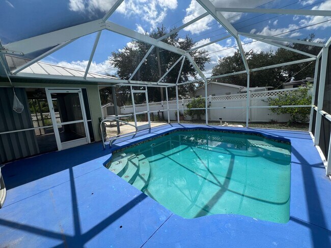 Building Photo - ($2,195) * ANNUAL ** Pool ** 3 Bed / 2 Bath - Harbor Heights  ** Single Family Home