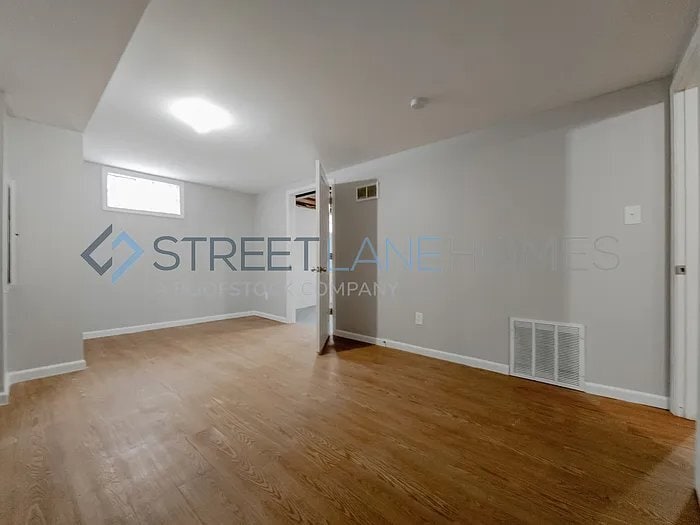 Building Photo - 1052 Renshaw Dr