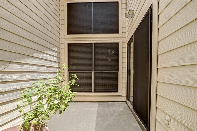 Building Photo - 3310 Meadway Dr