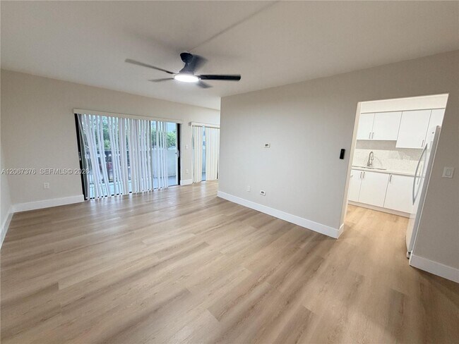 Building Photo - 5900 SW 127th Ave
