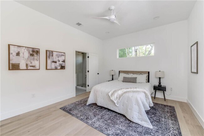 Building Photo - 4800 Vinson Dr