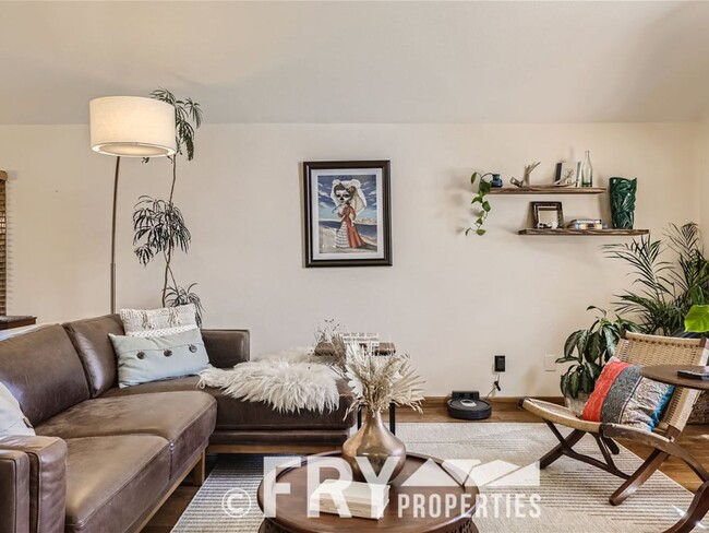 Building Photo - Luxury Rental in Beautiful Colorado Foothills