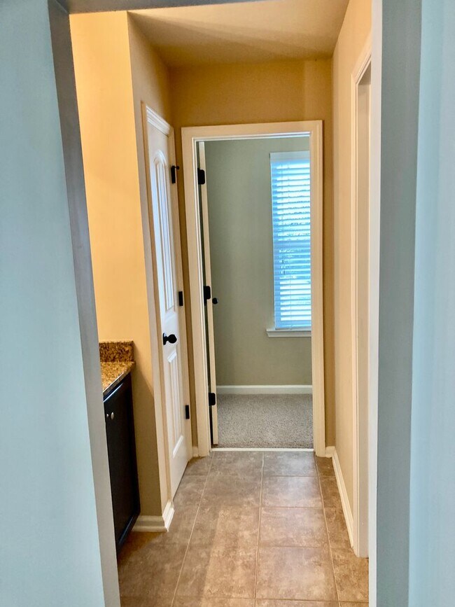 Building Photo - Spacious Grovetown Home