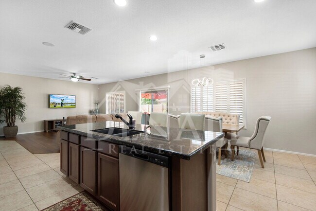 Building Photo - 2881 E Tonto Dr