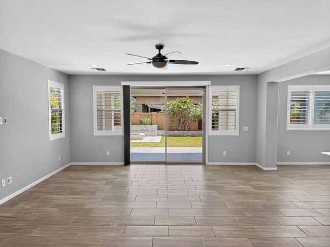 Building Photo - Stunning 5 Bed/5Bath Home in Gated Community – Over 3,100 SqFt of Modern Living -New Carpet throu...