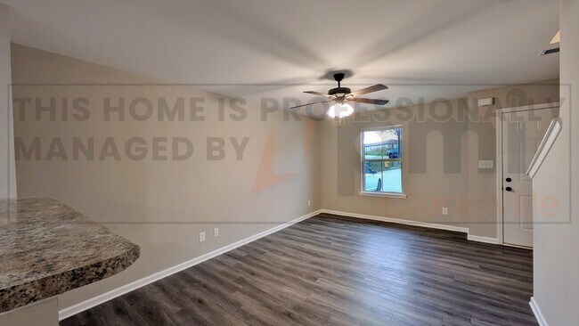 Building Photo - Terrific Two Bedroom Townhome in Great Location!