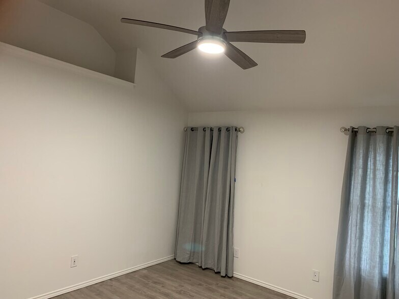 Master bedroom - 8009 Thompson Pky