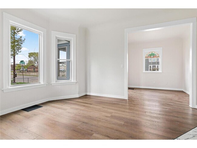 Building Photo - 3401 Pillsbury Ave