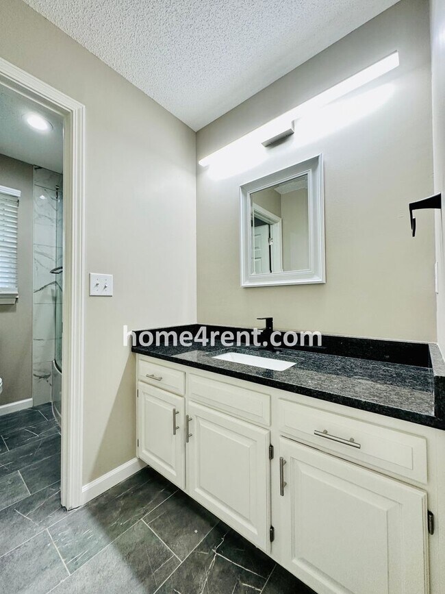 Building Photo - Wonderful Belton Home w/ Wood Floors, Finished Basement and Fenced Yard!
