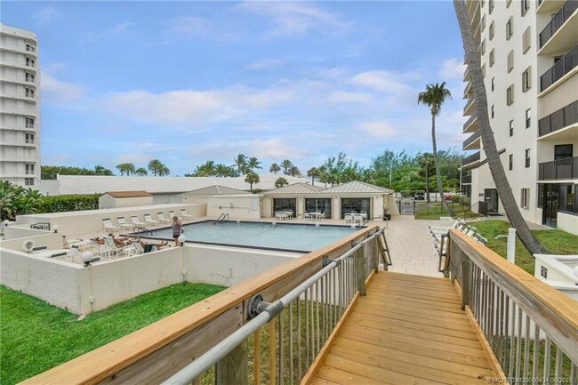 Building Photo - 10044 S Ocean Dr