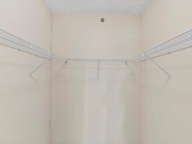 Building Photo - 18260 N Bay Rd