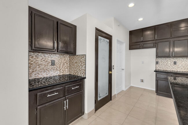 Building Photo - 83107 Greenbrier Dr