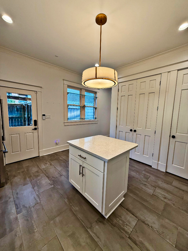 Building Photo - Beautifully Updated Historic Home in Midto...