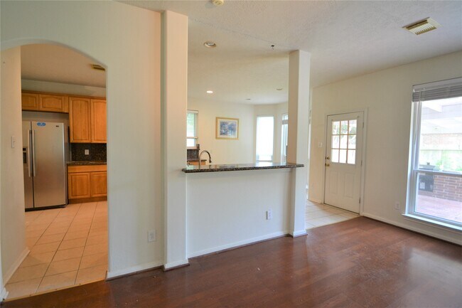 Building Photo - 12110 Laurel Ct