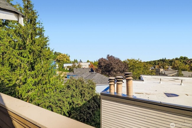 Building Photo - 3Bd/3.5Ba Seattle Townhouse