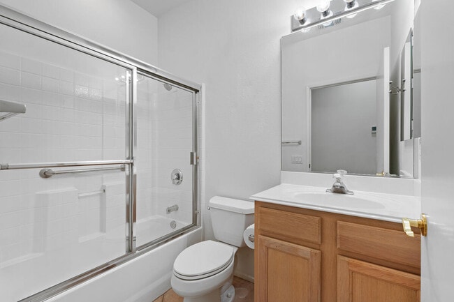 Building Photo - 78472 Glastonbury Way